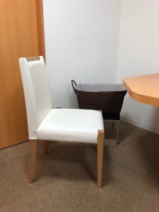 診察室の椅子